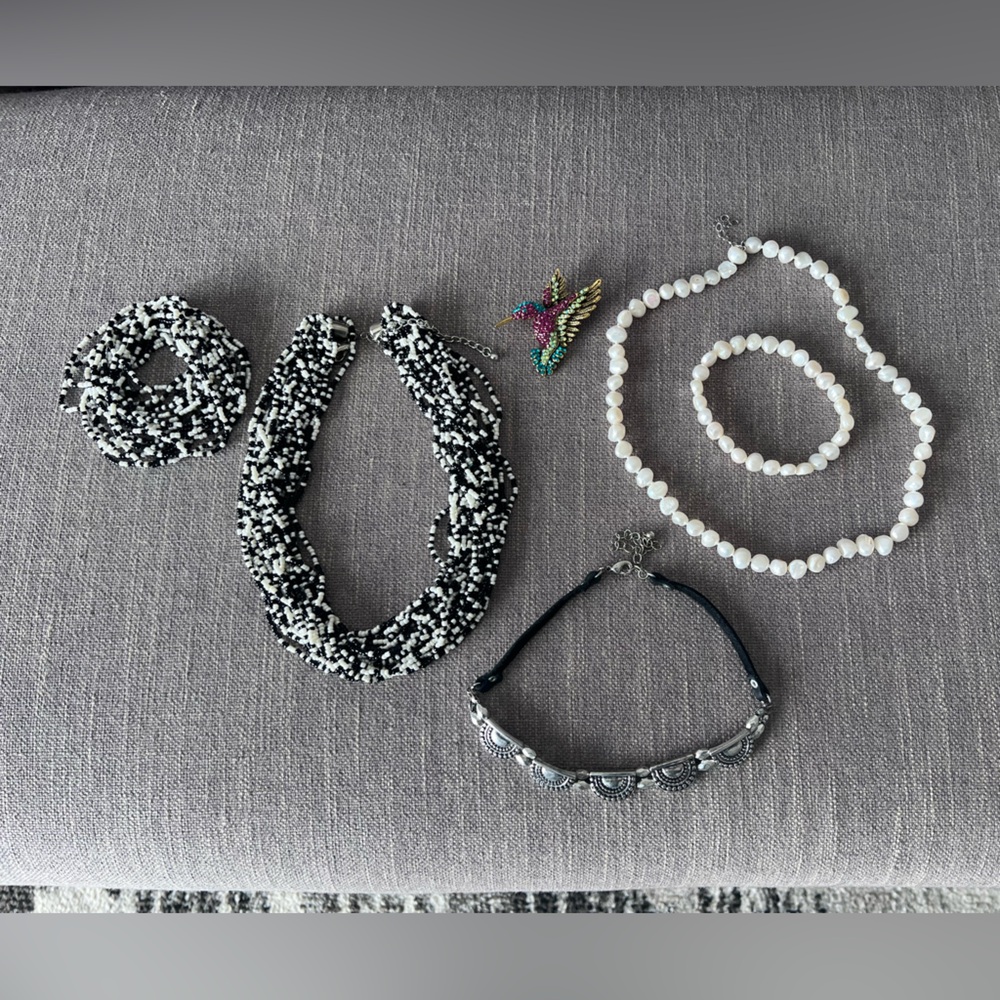 Mixed jewelry lot 3 necklaces, 2 bracelets, 1 pin